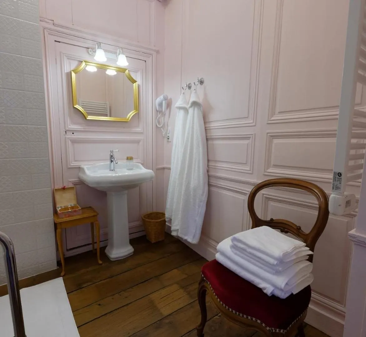 Guest House Saint Yves 디난 0*,  프랑스